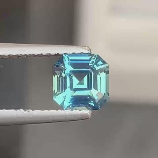 saphir-bleu-vert-émeraude carrée-1-20ct video2