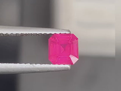 spinelle-rose-émeraude-0-68-ct-video-1