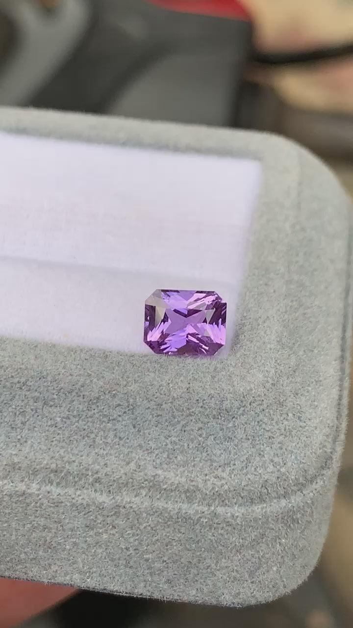 Saphir Radiant Violet 1,6ct