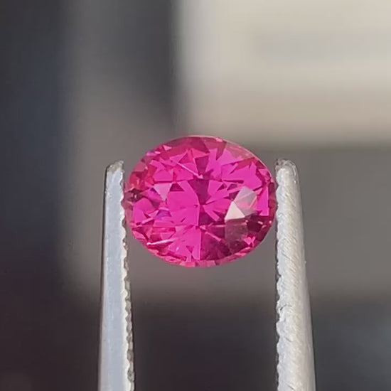 spinelle-rose-ovale-1-01ct-video-1