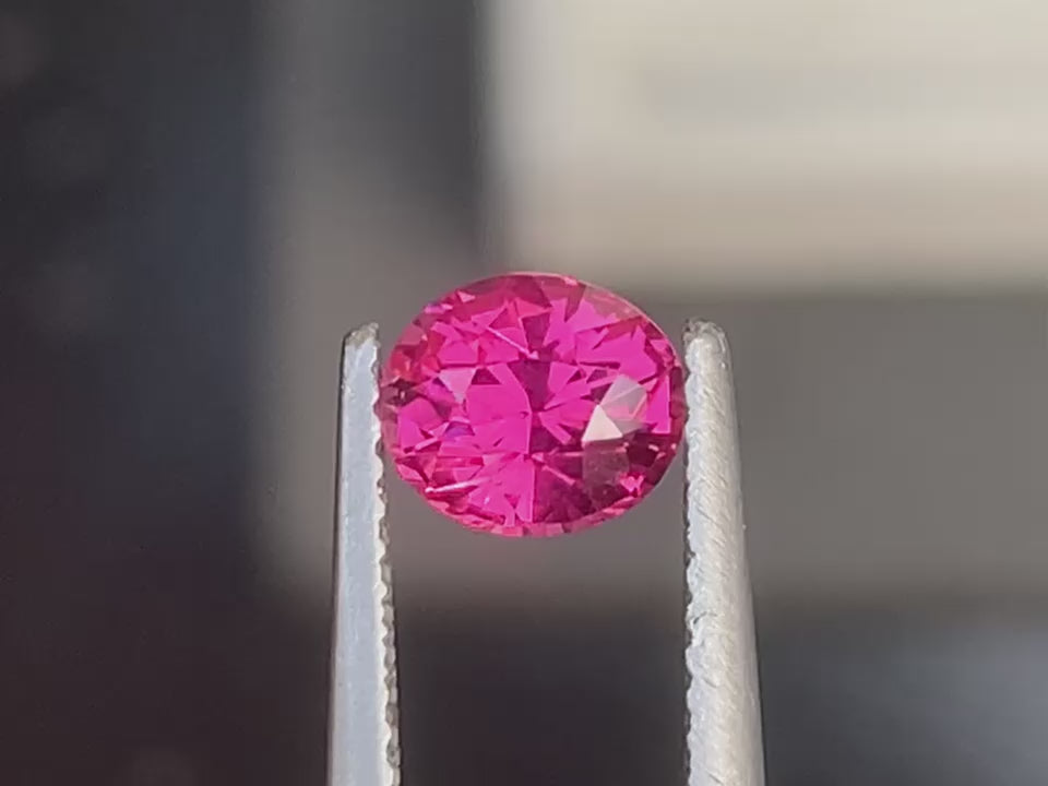 spinelle-rose-ovale-1-01ct-video-1