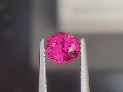 spinelle-rose-ovale-1-01ct-video-1