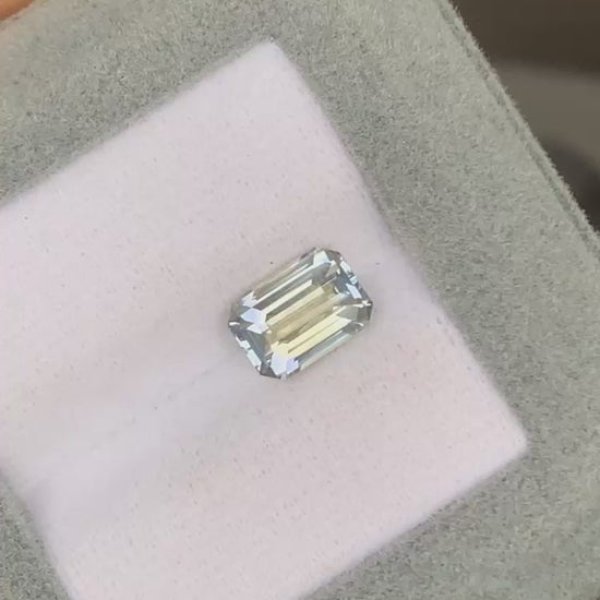 bi colour sapphire  emerald 2,52ct video 1