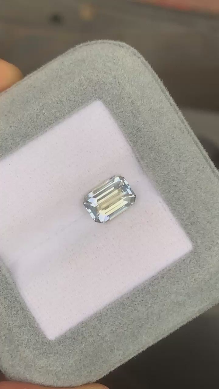 bi colour sapphire  emerald 2,52ct video 1