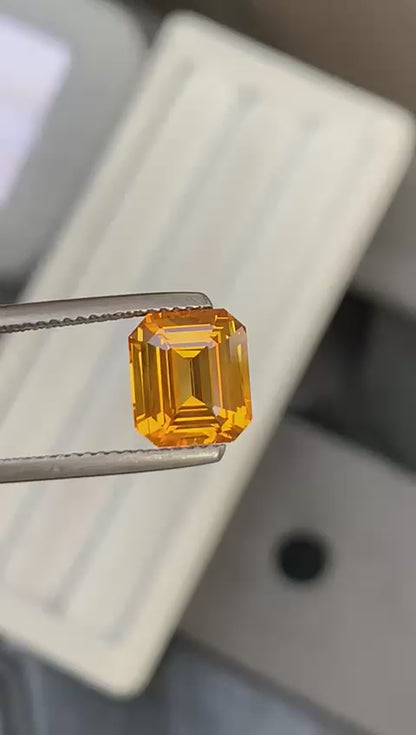 saphir-jaune-émeraude-4-02ct-video-1