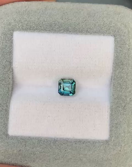 saphir-teal-émeraude-carré-1-10ct-video-2