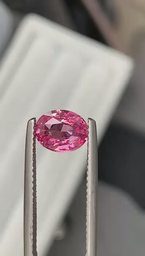 saphir-padparadscha-ovale-1-50ct-3-video-1