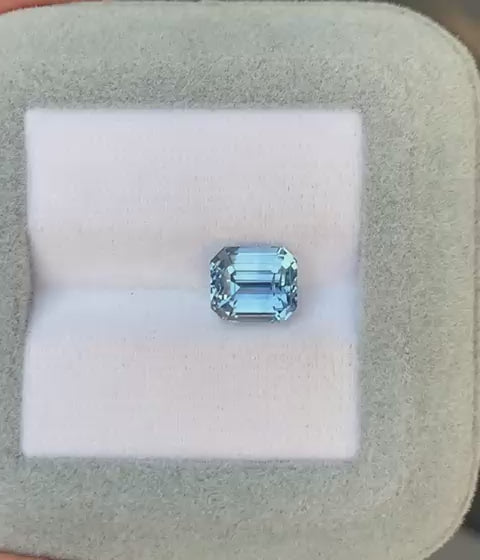 saphir-bleu-émeraude-3-04ct-video-3