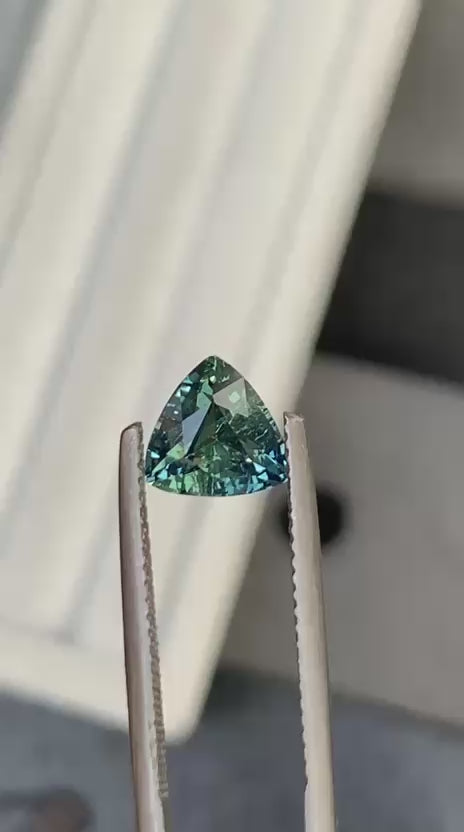 saphir-teal-trillion-2-10ct-video-1
