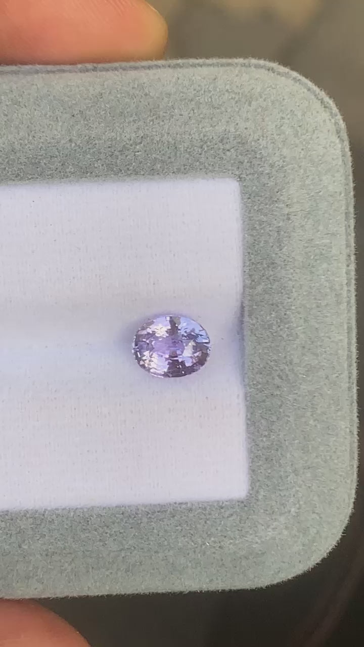saphir-violet-ovale-2-03ct-video-2