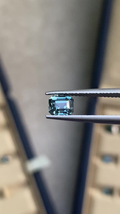 Saphir color-change • 1,05ct