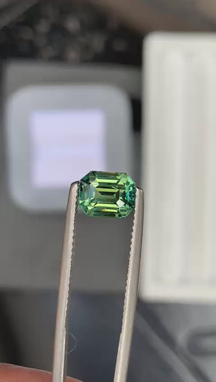 saphir-teal-émeraude-2-60ct-video-1