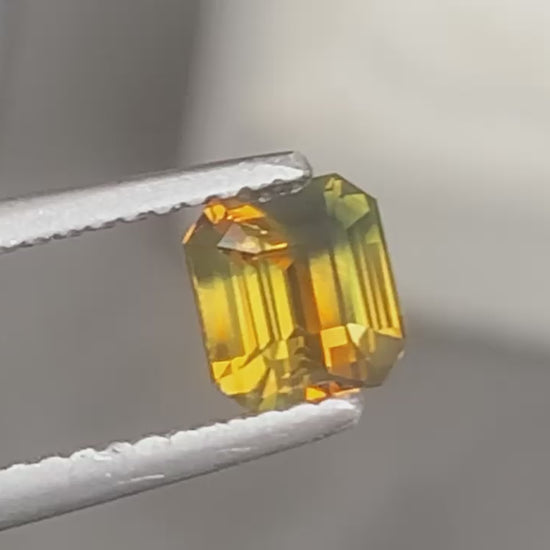 saphir-bicolore-émeraude-1-03ct-video-1