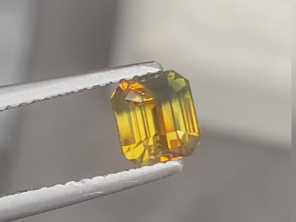 saphir-bicolore-émeraude-1-03ct-video-1