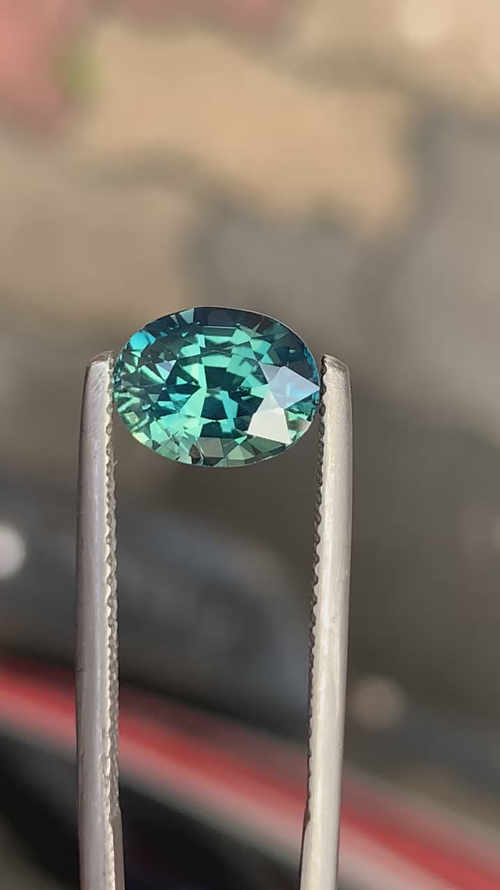 saphir-teal-ovale-3-08ct-video-1