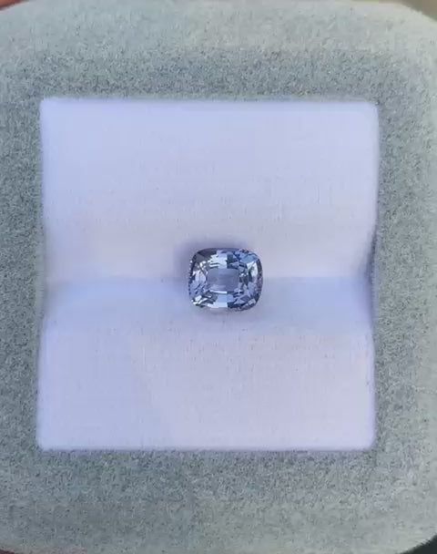 spinelle-gris-coussin-1-80ct-video-2