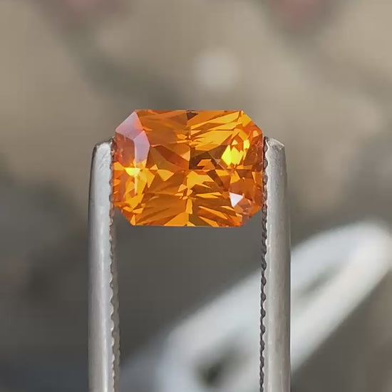 saphir-orange-radiant-2-10ct-video-1
