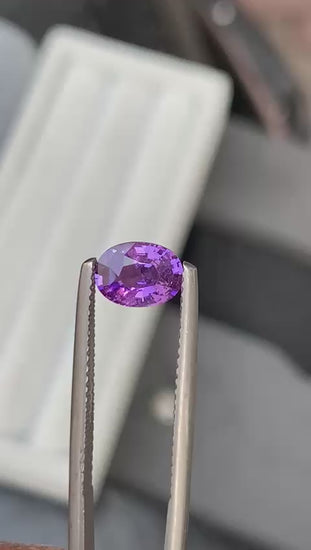 saphir-violet-ovale-1-11ct-3-video-1