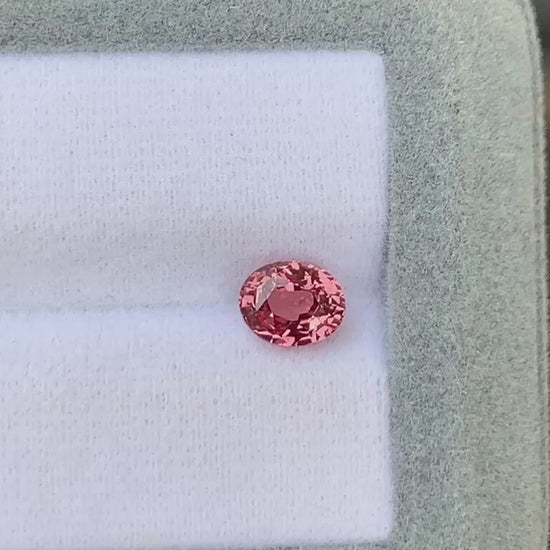 padparadscha-saphir-ovale-1-52ct-video-2