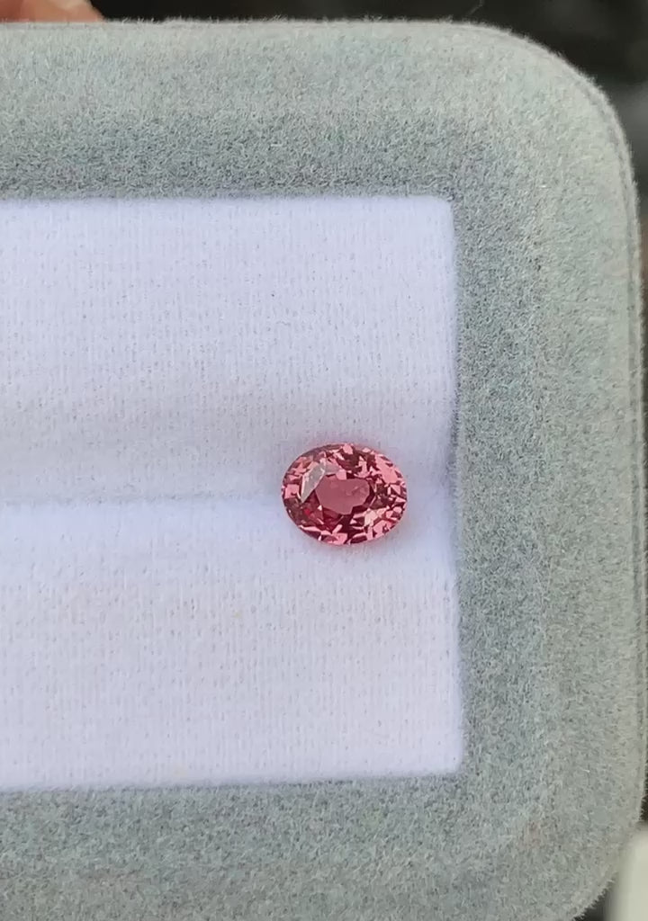 padparadscha-saphir-ovale-1-52ct-video-2