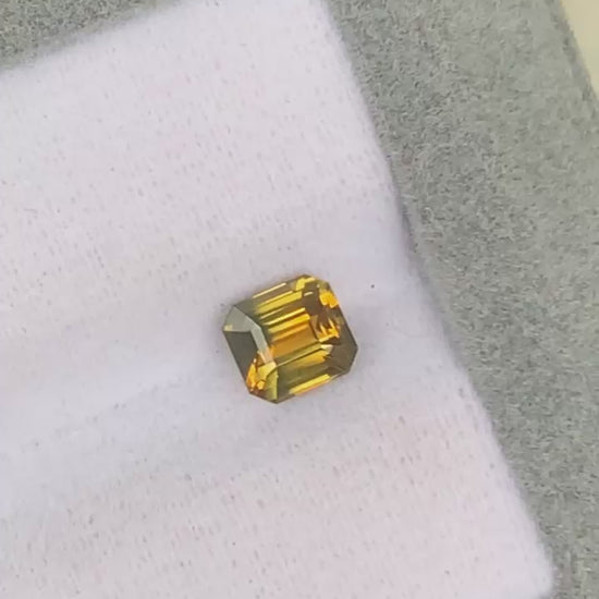 saphir-bicolore-émeraude-1-03ct-video-2