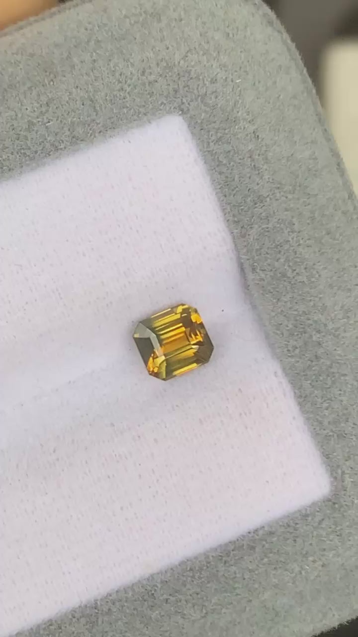 saphir-bicolore-émeraude-1-03ct-video-2
