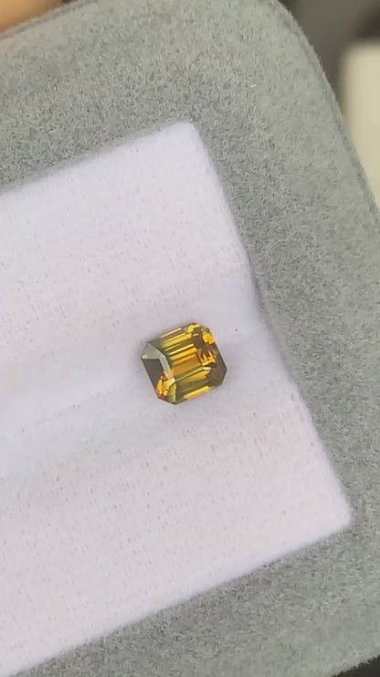 saphir-bicolore-émeraude-1-03ct-video-2