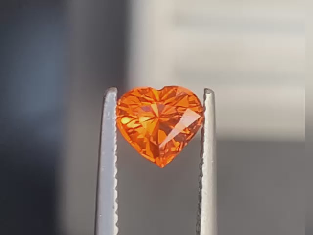 grenat-mandarin-heart-1-15-ct-video-1