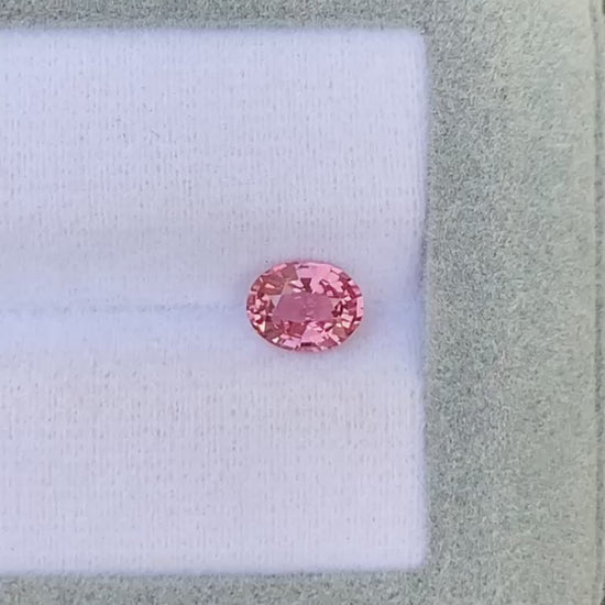 saphir-padparadscha-ovale-1-05-ct-video-2
