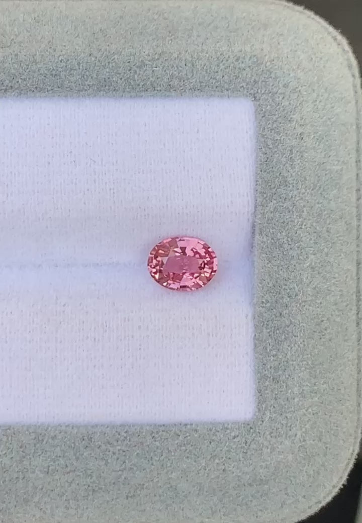 saphir-padparadscha-ovale-1-05-ct-video-2