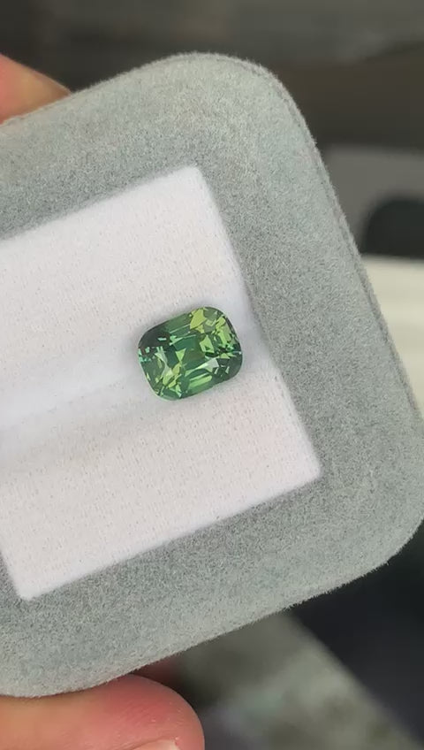 saphir-bicolore-coussin-4-01ct-video-2