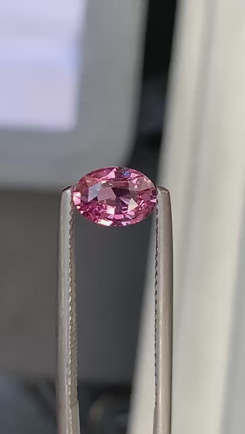 saphir-padparadscha-ovale-1-10-ct-video-1