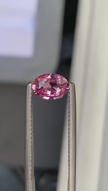 saphir-padparadscha-ovale-1-10-ct-video-1