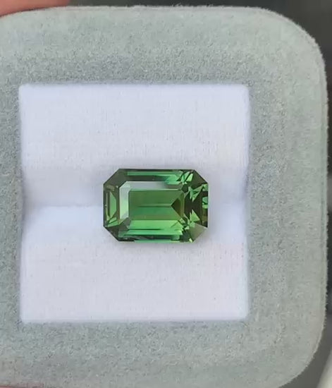 saphir-vert-émeraude-10-00ct-video-3