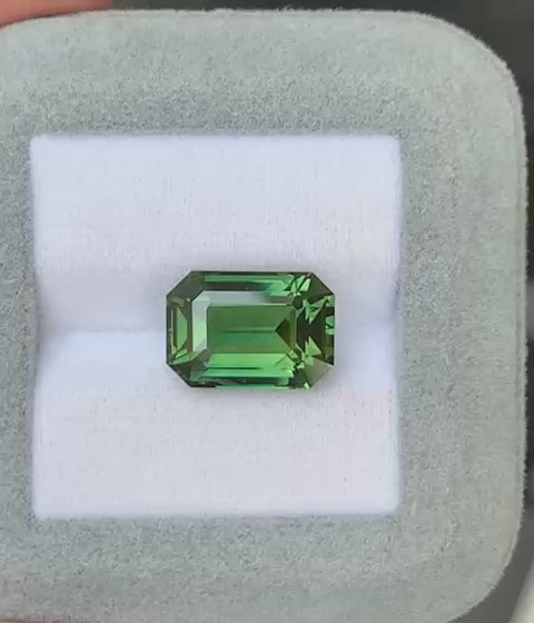 saphir-vert-émeraude-10-00ct-video-3