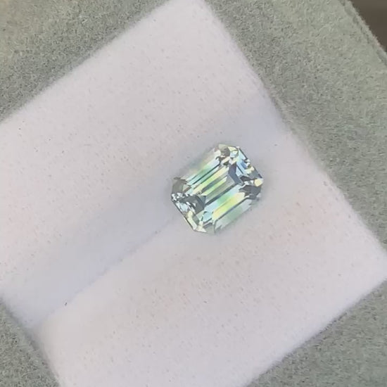 saphir-bicolore-émeraude-2-23ct-video-2