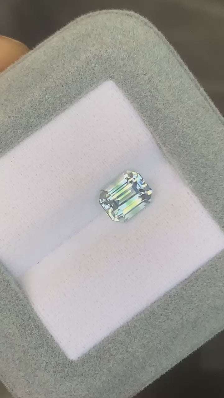 saphir-bicolore-émeraude-2-23ct-video-2