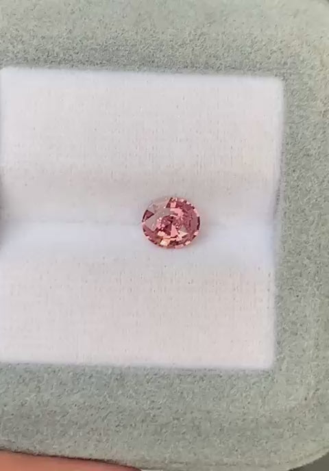 saphir-padparadscha-ovale-0-78ct-video-3