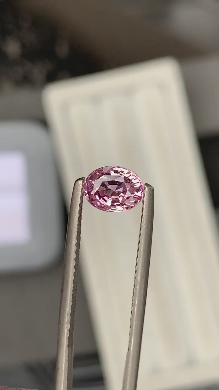 pink sapphire oval 1,25ct video 1
