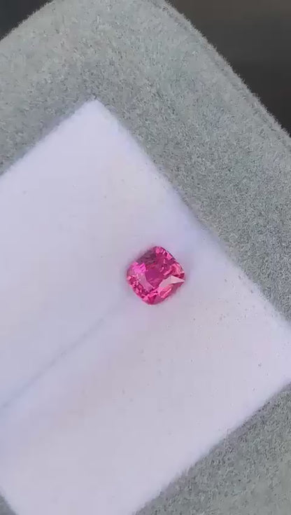 saphir-rose-coussin-0-64ct-video-2