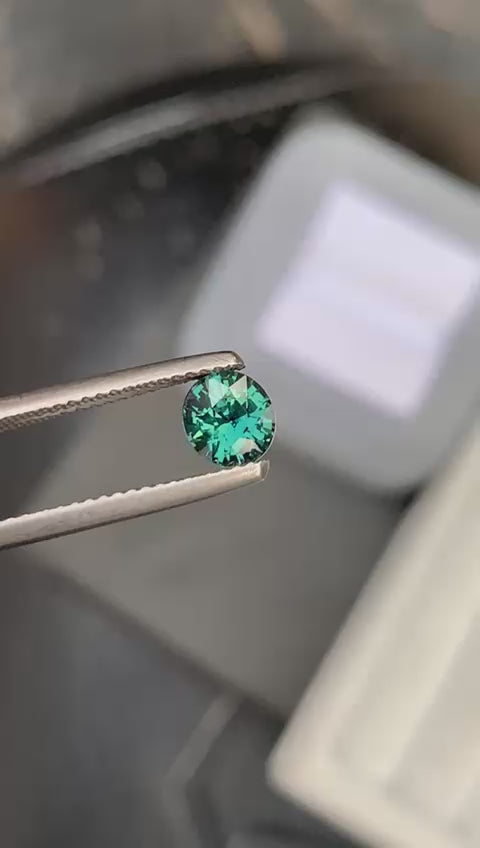 saphir-teal-ovale-1-02-ct-video-1