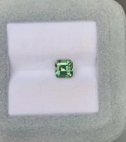 saphir-teal-émeraude-carrée-1-80ct-video-2