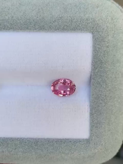 saphir-padparadscha-ovale-1-10-ct-video-2