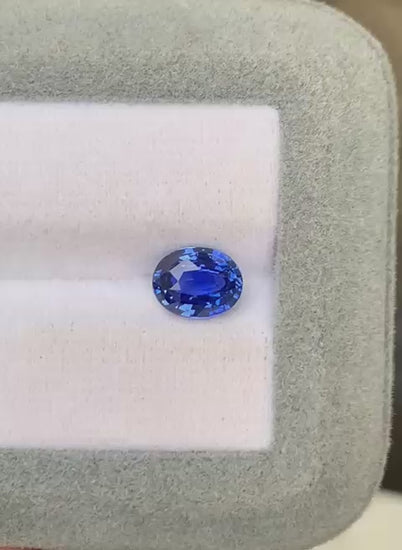 saphir-bleu-ovale-2-29ct-video-2