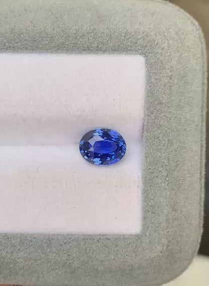 saphir-bleu-ovale-2-29ct-video-2