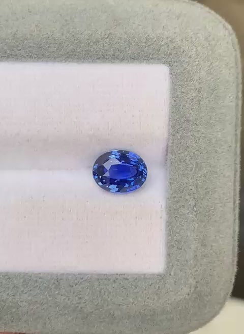 saphir-bleu-ovale-2-29ct-video-2