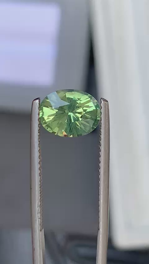 saphir-bicolore-ovale-2-57ct-video-1