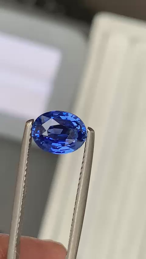 saphir-bleu-ovale-2-29ct-video-1