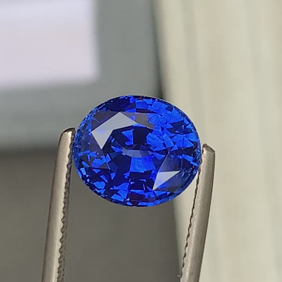 Vivid Blue Sapphire oval cut 6,03ct 