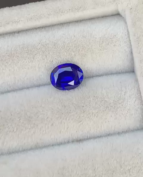 saphir-bleu-ovale-1-53ct-video-2